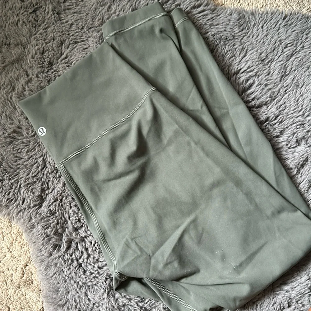 Lululemon OG wunderunder luxtreme 25” size 6 grey sage - Picture 3 of 4